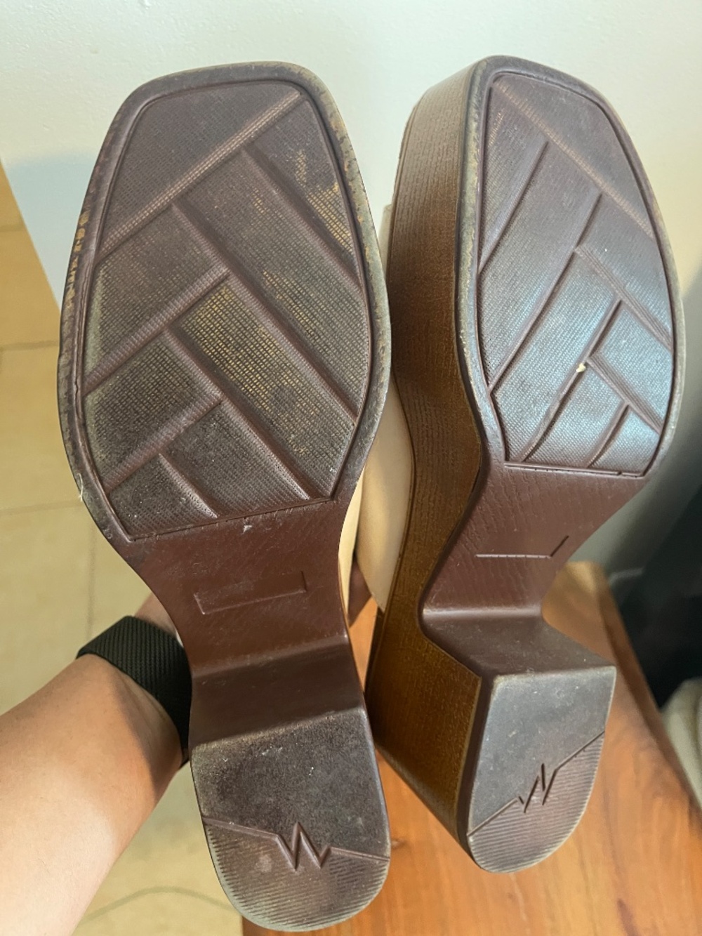 House of Harlow 1960
Mules - Picture 2 of 4